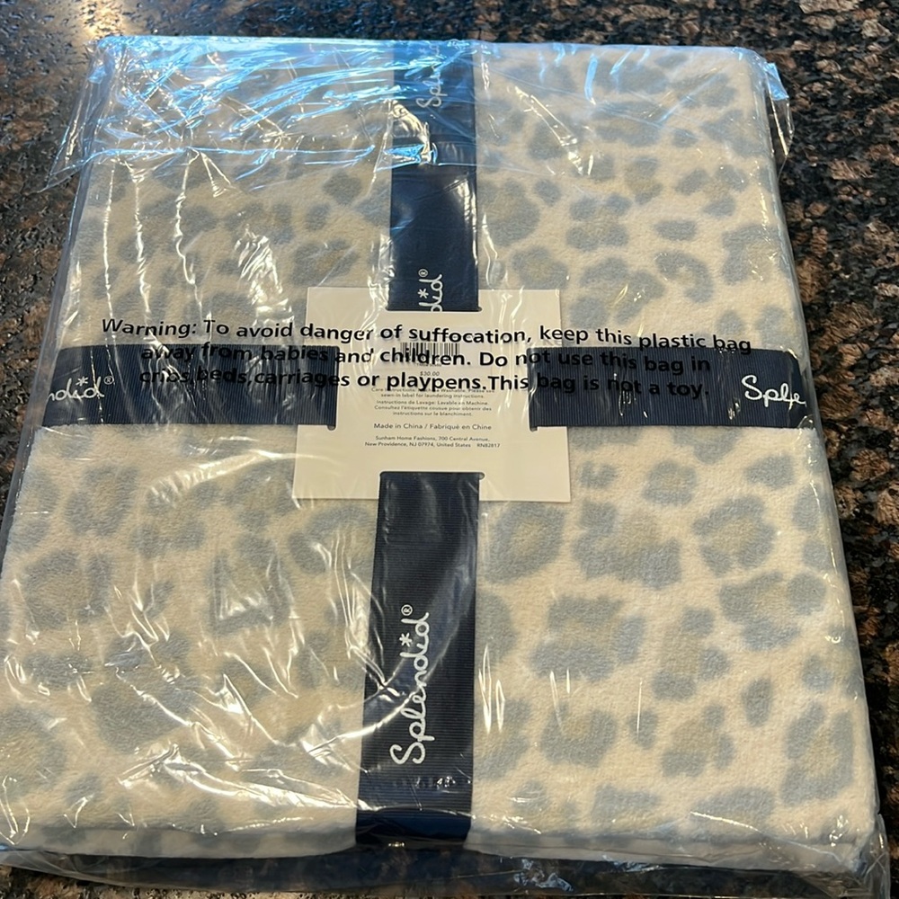 Splendid Throw Blanket